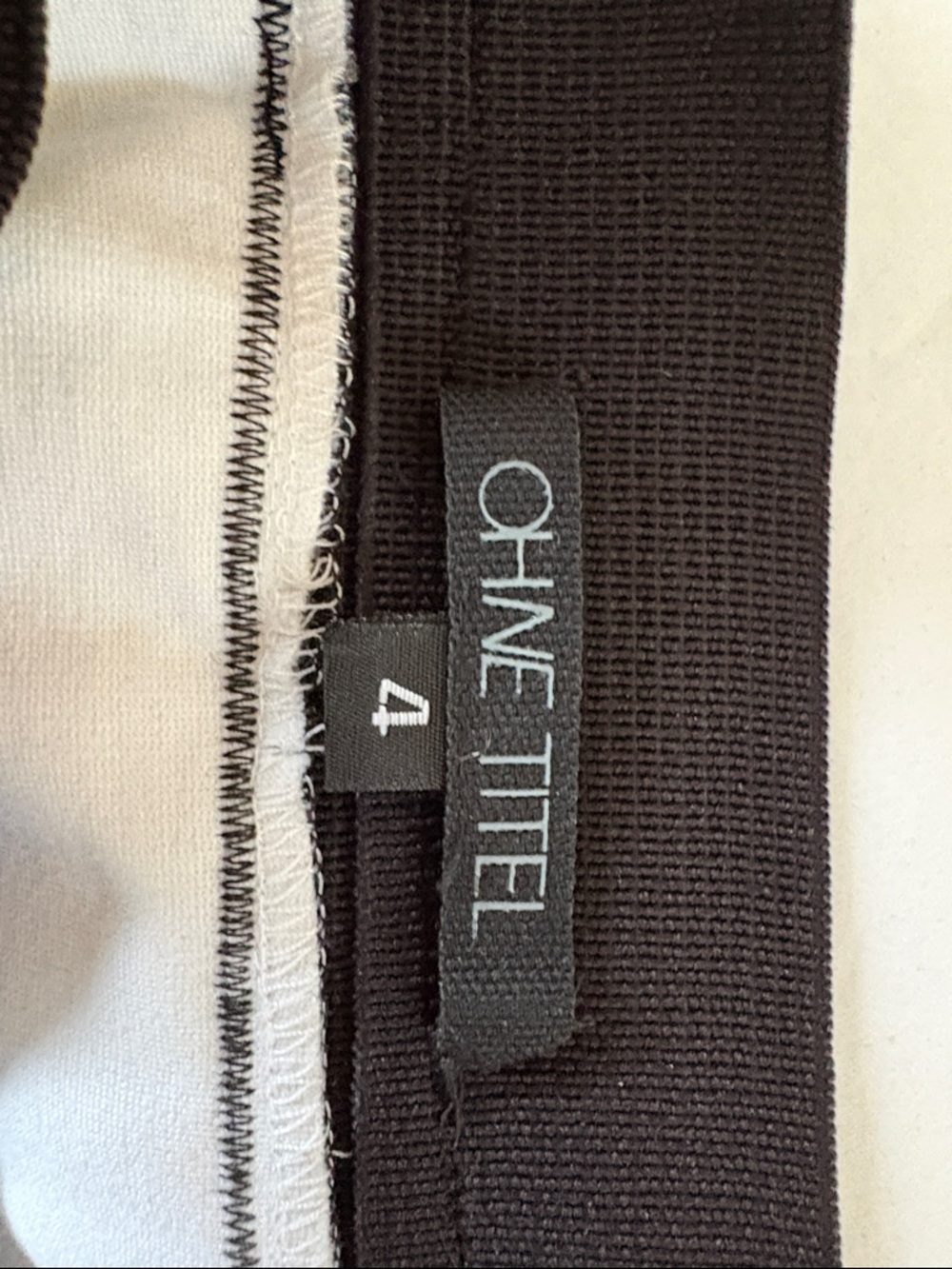 Ohne Titel Black, White & Pink Mixed-Texture Asymmetrical Skirt side zip - Picture 3 of 4